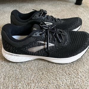 BROOKS WOMEN REVEL 3, BLACK SIZE 9